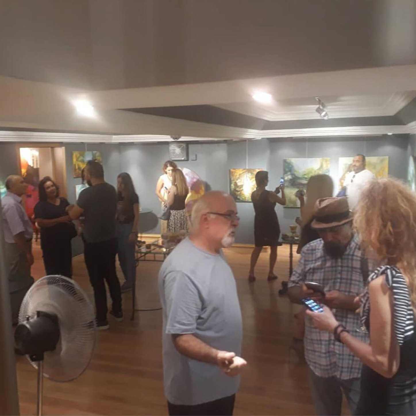 Hakikat Anları – Özge Koz Kişisel Resim Sergisi Hakikat Anları sergisinde Özge Koz'un MAJİ Gallery & Decorist'te sergilenen soyut resim çalışmaları — 17