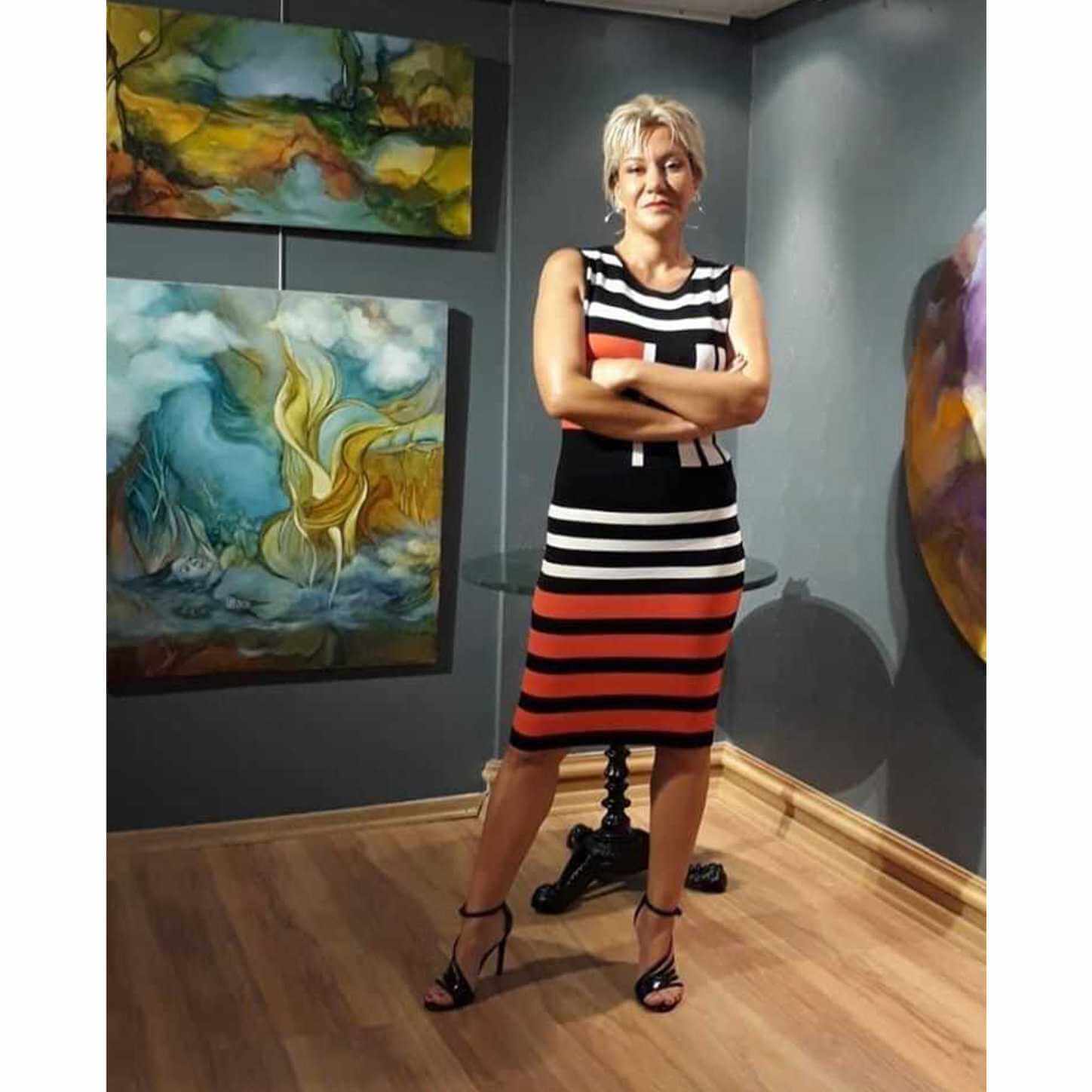 Hakikat Anları – Özge Koz Kişisel Resim Sergisi Hakikat Anları sergisinde Özge Koz'un MAJİ Gallery & Decorist'te sergilenen soyut resim çalışmaları — 8